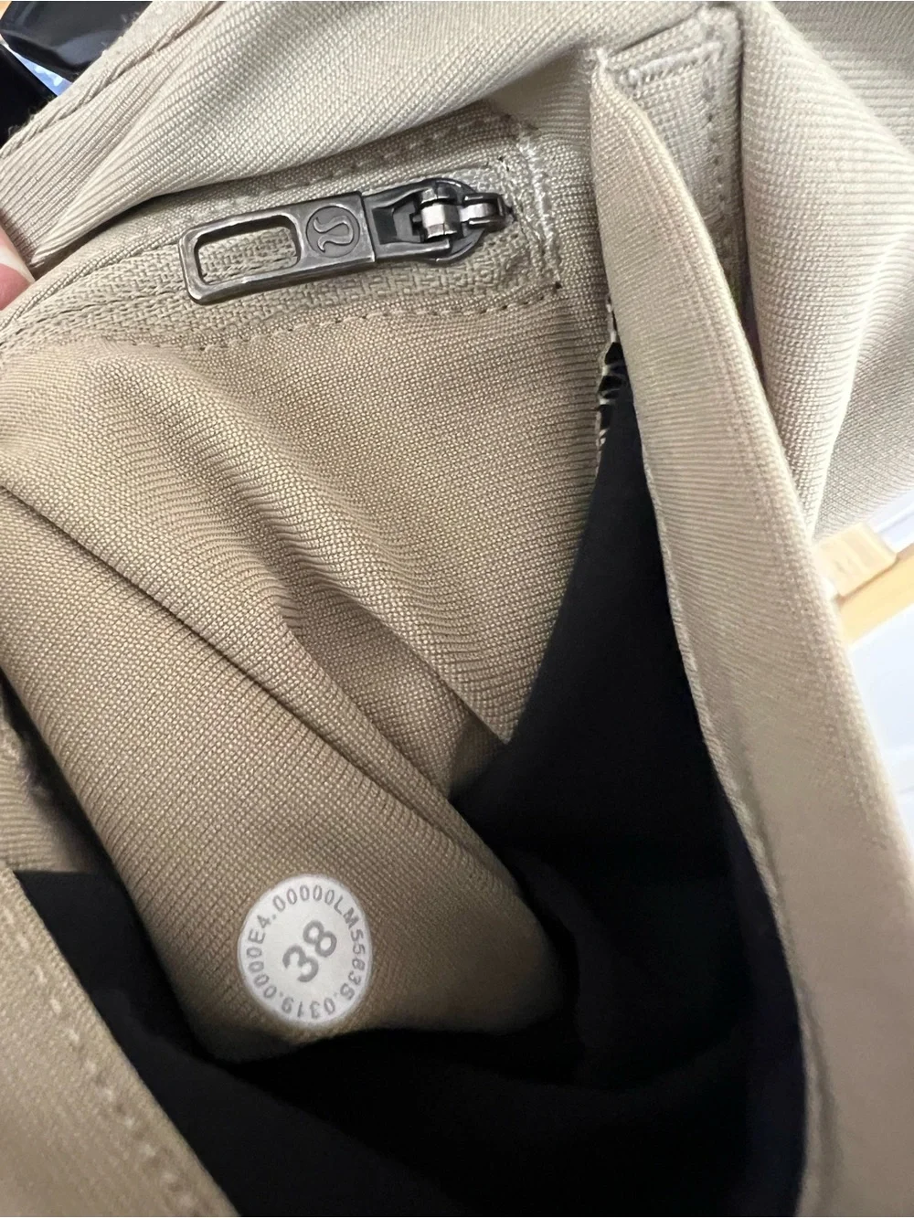 Lululemon ABC Classic-Fit Men’s Sz 38 Beige Warpstreme Pants Trousers *Flaw*